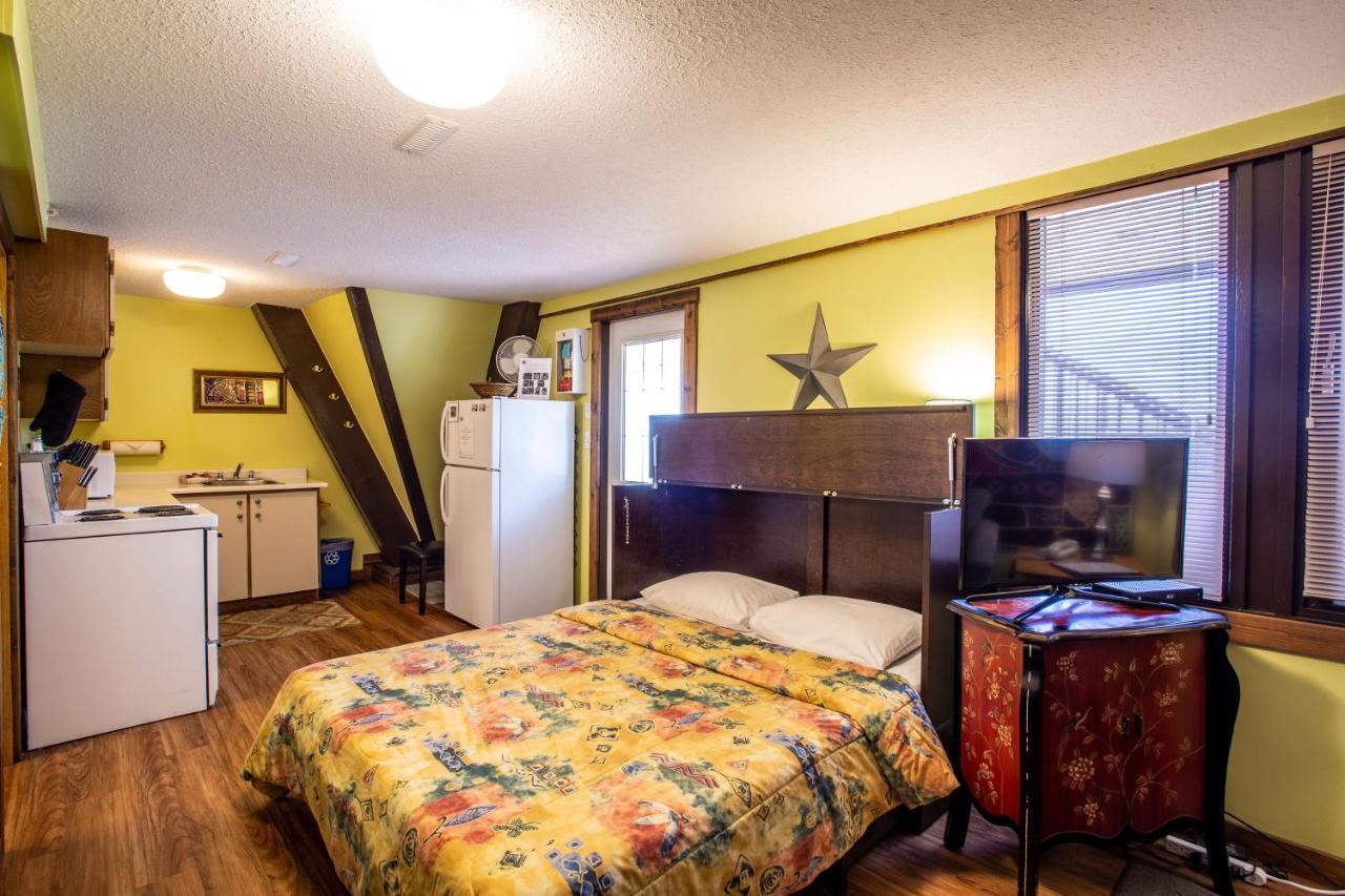 The Pinnacles Suites & Townhomes Silver Star Bagian luar foto