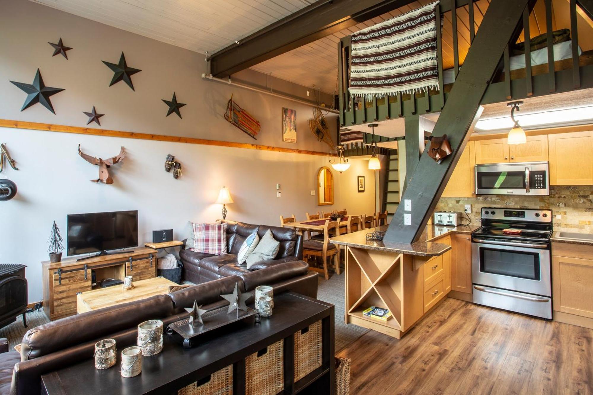 The Pinnacles Suites & Townhomes Silver Star Bagian luar foto